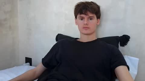 Snapshot of sensualalien chatting on 10/20/25, 07:03 Cam online show from 10/20/25, 07:03