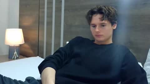 Snapshot of sensualalien chatting on 12/01/25, 04:28 Cam online show from 12/01/25, 04:28