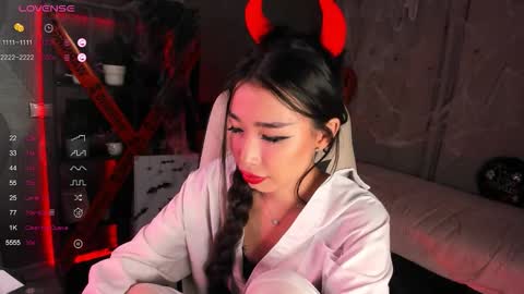 Snapshot of sensualily chatting on 10/31/25, 03:13 Kiki online show from 10/31/25, 03:13