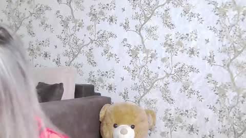 serayarose_ online show from 10/12/25, 10:03