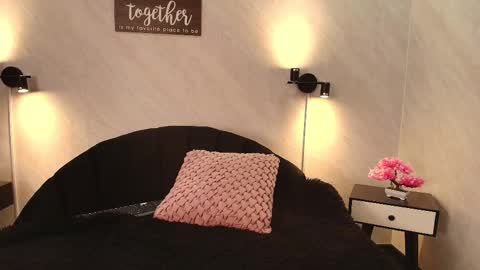 Snapshot of seren_bleck chatting on 02/18/25, 06:26 Seren Follow me online show from 02/18/25, 06:26