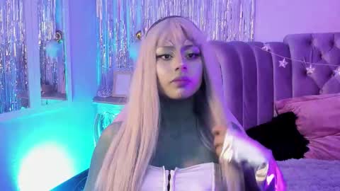 Snapshot of seren_bleck chatting on 11/01/25, 03:19 Seren Follow me online show from 11/01/25, 03:19