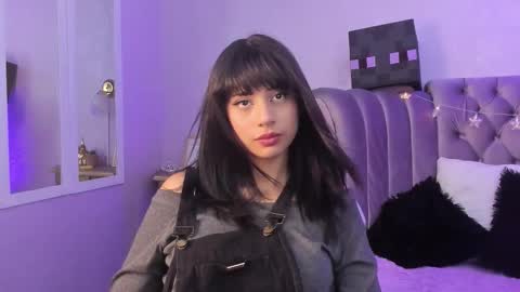 Snapshot of seren_bleck chatting on 11/04/25, 03:05 Seren Follow me online show from 11/04/25, 03:05