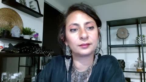 Snapshot of serena_nyx chatting on 09/16/25, 01:06 Serena My schedule is from 1030pm to 430am Colombian hour online show from 09/16/25, 01:06