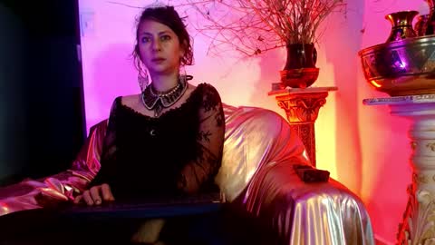 Snapshot of serena_nyx chatting on 10/12/25, 04:50 Serena My schedule is from 1030pm to 430am Colombian hour online show from 10/12/25, 04:50