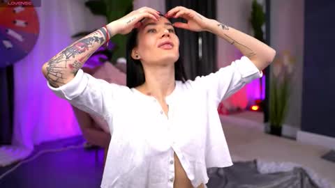 Serena online show from 10/21/25, 10:05