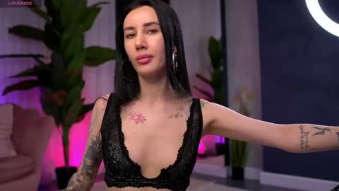 Serena online show from 11/17/25, 10:43