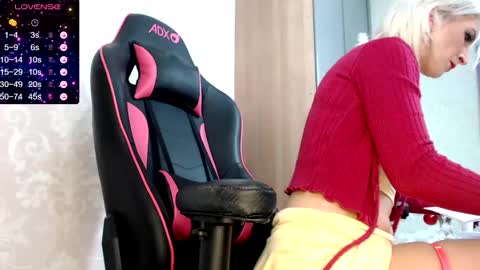 Snapshot of serenexxmilf chatting on 12/20/24, 07:12 serenexx your MILF online show from 12/20/24, 07:12