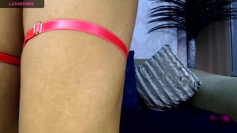 Snapshot of serenexxmilf chatting on 02/08/25, 07:04 serenexx your MILF online show from 02/08/25, 07:04