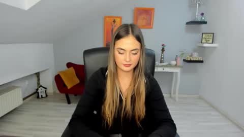 serenlys online show from 11/04/25, 09:03