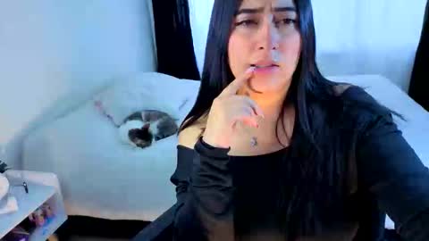 Snapshot of serenna_se chatting on 10/17/25, 09:17 Serenna Cruz online show from 10/17/25, 09:17