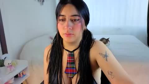 Snapshot of serenna_se chatting on 10/31/25, 02:18 Serenna Cruz online show from 10/31/25, 02:18