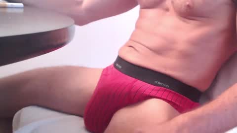 Snapshot of sergio_ch chatting on 10/26/25, 09:31 sergio_ch online show from 10/26/25, 09:31