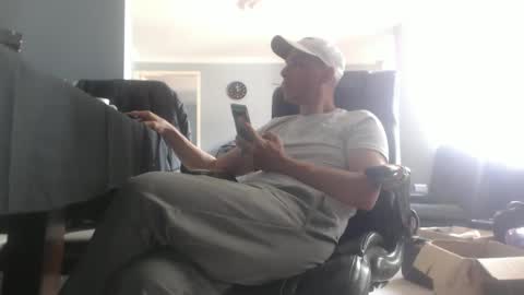 hetero serio discreto online show from 01/28/25, 07:00