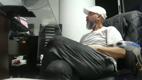 hetero serio discreto online show from 11/28/25, 12:02