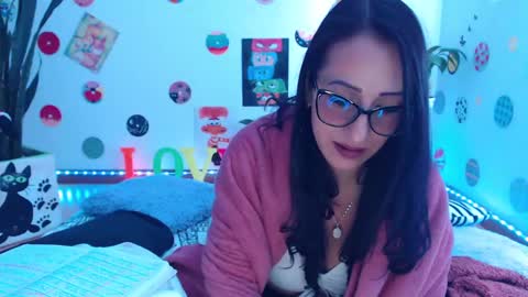 Snapshot of seuctive_woman57 chatting on 01/07/25, 06:03 samy online show from 01/07/25, 06:03
