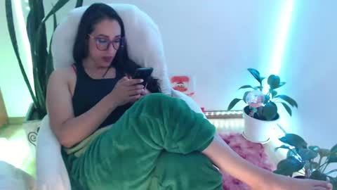 Snapshot of seuctive_woman57 chatting on 10/03/25, 02:52 samy online show from 10/03/25, 02:52