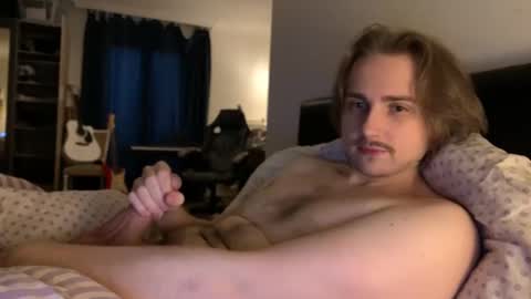 Snapshot of seven20yrs chatting on 12/18/24, 09:04 seven20yrs online show from 12/18/24, 09:04