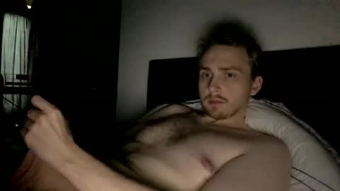 Snapshot of seven20yrs chatting on 11/20/25, 01:44 seven20yrs online show from 11/20/25, 01:44