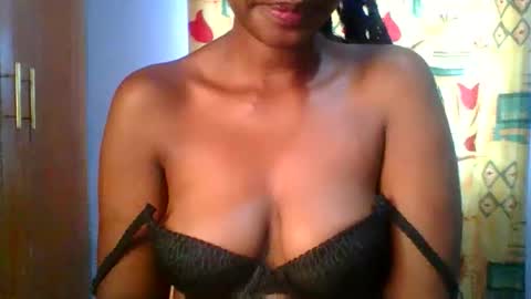 Snapshot of sexie_curvie chatting on 11/11/25, 11:10 Maggie online show from 11/11/25, 11:10