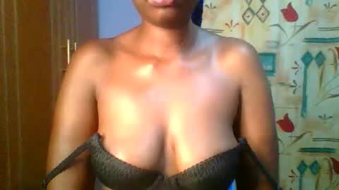 Snapshot of sexie_curvie chatting on 11/16/25, 01:00 Maggie online show from 11/16/25, 01:00