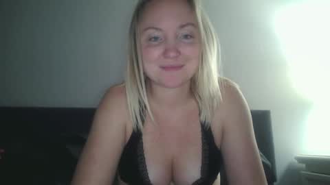Snapshot of sexiirose22 chatting on 02/07/25, 01:58 Rose online show from 02/07/25, 01:58