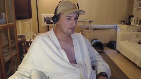 Snapshot of sexlobo1 chatting on 12/24/24, 02:33 Sexlobo online show from 12/24/24, 02:33