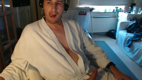 Snapshot of sexlobo1 chatting on 03/08/25, 04:39 Sexlobo online show from 03/08/25, 04:39