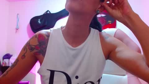 Snapshot of sexmilkdirty chatting on 12/08/24, 09:30 sexmilkdirty online show from 12/08/24, 09:30