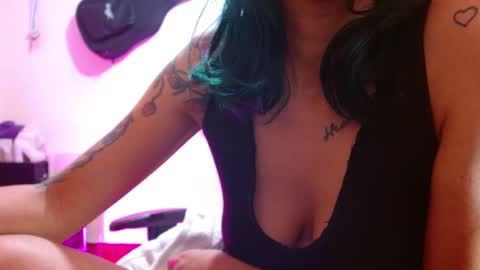Snapshot of sexmilkdirty chatting on 12/14/24, 02:01 sexmilkdirty online show from 12/14/24, 02:01