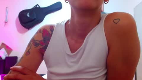 Snapshot of sexmilkdirty chatting on 02/06/25, 02:11 sexmilkdirty online show from 02/06/25, 02:11