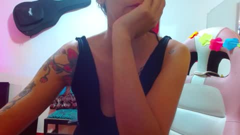 Snapshot of sexmilkdirty chatting on 02/27/25, 12:43 sexmilkdirty online show from 02/27/25, 12:43