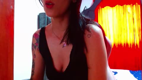 Snapshot of sexmilkdirty chatting on 09/26/25, 07:18 sexmilkdirty online show from 09/26/25, 07:18