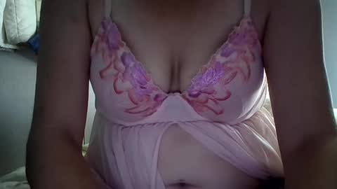 Snapshot of sexontheriverbed chatting on 09/15/25, 08:42 SexycanI online show from 09/15/25, 08:42