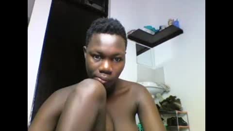 Snapshot of sexqueen02 chatting on 12/31/24, 12:32 sexqueen02 online show from 12/31/24, 12:32