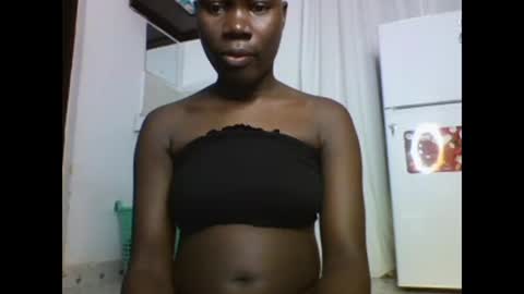 Snapshot of sexqueen02 chatting on 02/06/25, 11:43 sexqueen02 online show from 02/06/25, 11:43