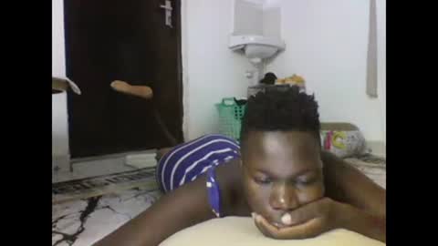 Snapshot of sexqueen02 chatting on 02/18/25, 02:27 sexqueen02 online show from 02/18/25, 02:27