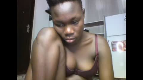 Snapshot of sexqueen02 chatting on 02/25/25, 05:52 sexqueen02 online show from 02/25/25, 05:52