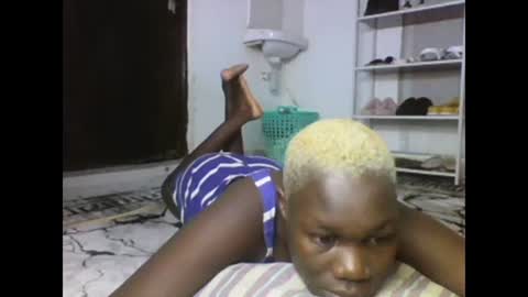 Snapshot of sexqueen02 chatting on 03/03/25, 12:48 sexqueen02 online show from 03/03/25, 12:48