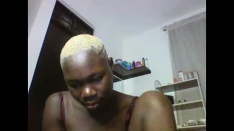 Snapshot of sexqueen02 chatting on 03/05/25, 12:16 sexqueen02 online show from 03/05/25, 12:16