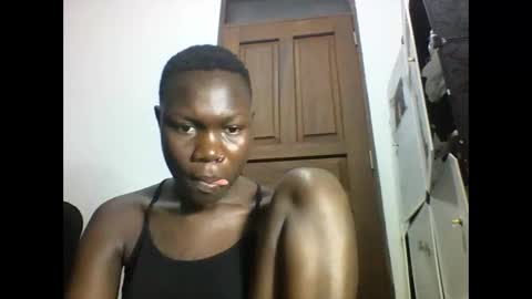 Snapshot of sexqueen02 chatting on 10/26/25, 05:52 sexqueen02 online show from 10/26/25, 05:52