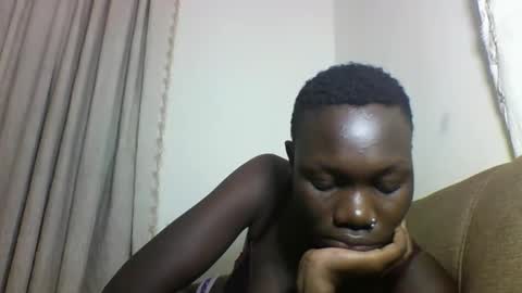 Snapshot of sexqueen02 chatting on 10/28/25, 08:00 sexqueen02 online show from 10/28/25, 08:00