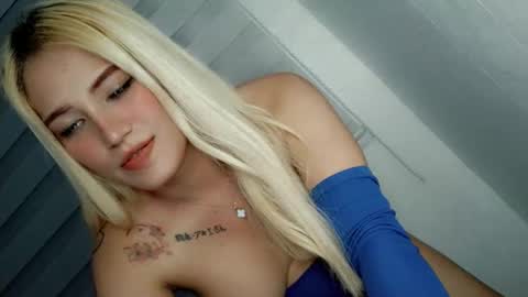 Snapshot of sexual_desire22 chatting on 11/25/25, 09:53 Britney Allen online show from 11/25/25, 09:53