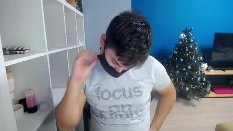 Snapshot of sexxxdickbig chatting on 12/25/24, 03:49 Tommy online show from 12/25/24, 03:49