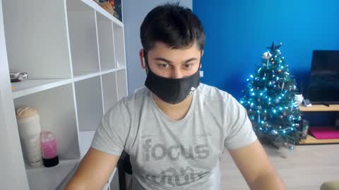Snapshot of sexxxdickbig chatting on 12/26/24, 03:42 Tommy online show from 12/26/24, 03:42