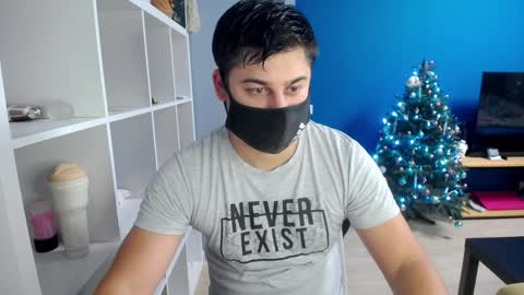 Snapshot of sexxxdickbig chatting on 01/03/25, 07:39 Tommy online show from 01/03/25, 07:39