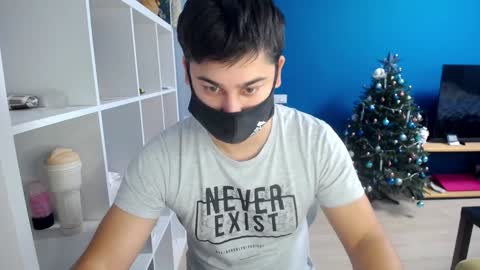 Snapshot of sexxxdickbig chatting on 01/04/25, 08:49 Tommy online show from 01/04/25, 08:49