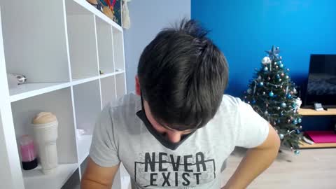 Snapshot of sexxxdickbig chatting on 01/04/25, 02:14 Tommy online show from 01/04/25, 02:14