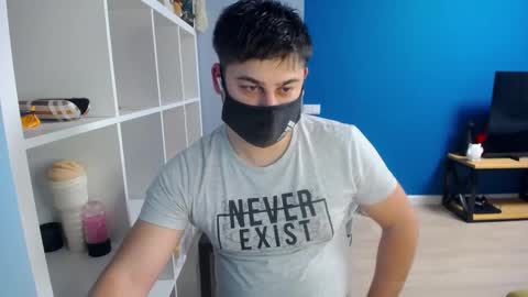 Snapshot of sexxxdickbig chatting on 03/06/25, 08:05 Tommy online show from 03/06/25, 08:05