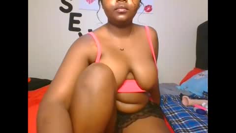 Snapshot of sexxy_bhaddie chatting on 03/07/25, 01:42 kisses online show from 03/07/25, 01:42